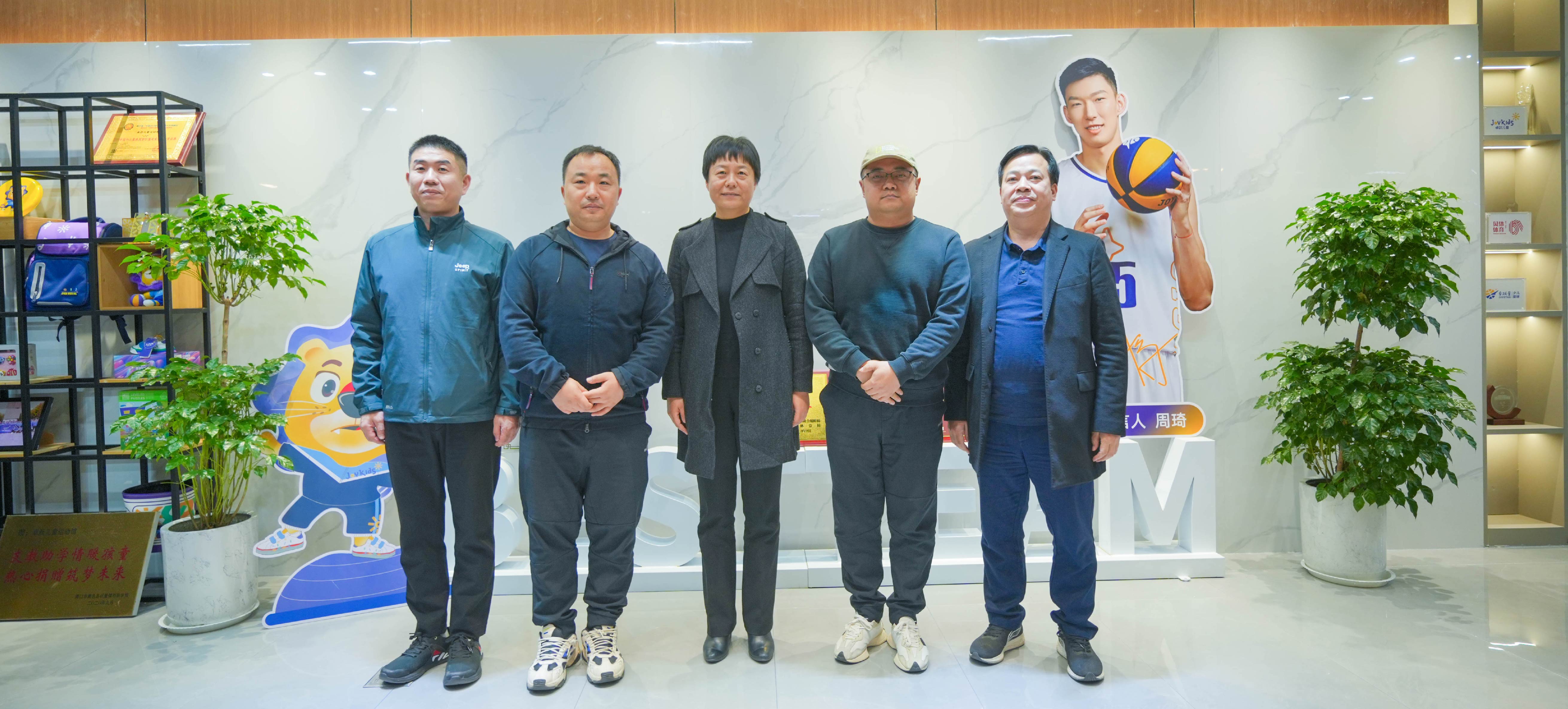2023年11月27日，郑州市体育局党委书记、局长李雅一行，莅临YP电子体育调研指导
