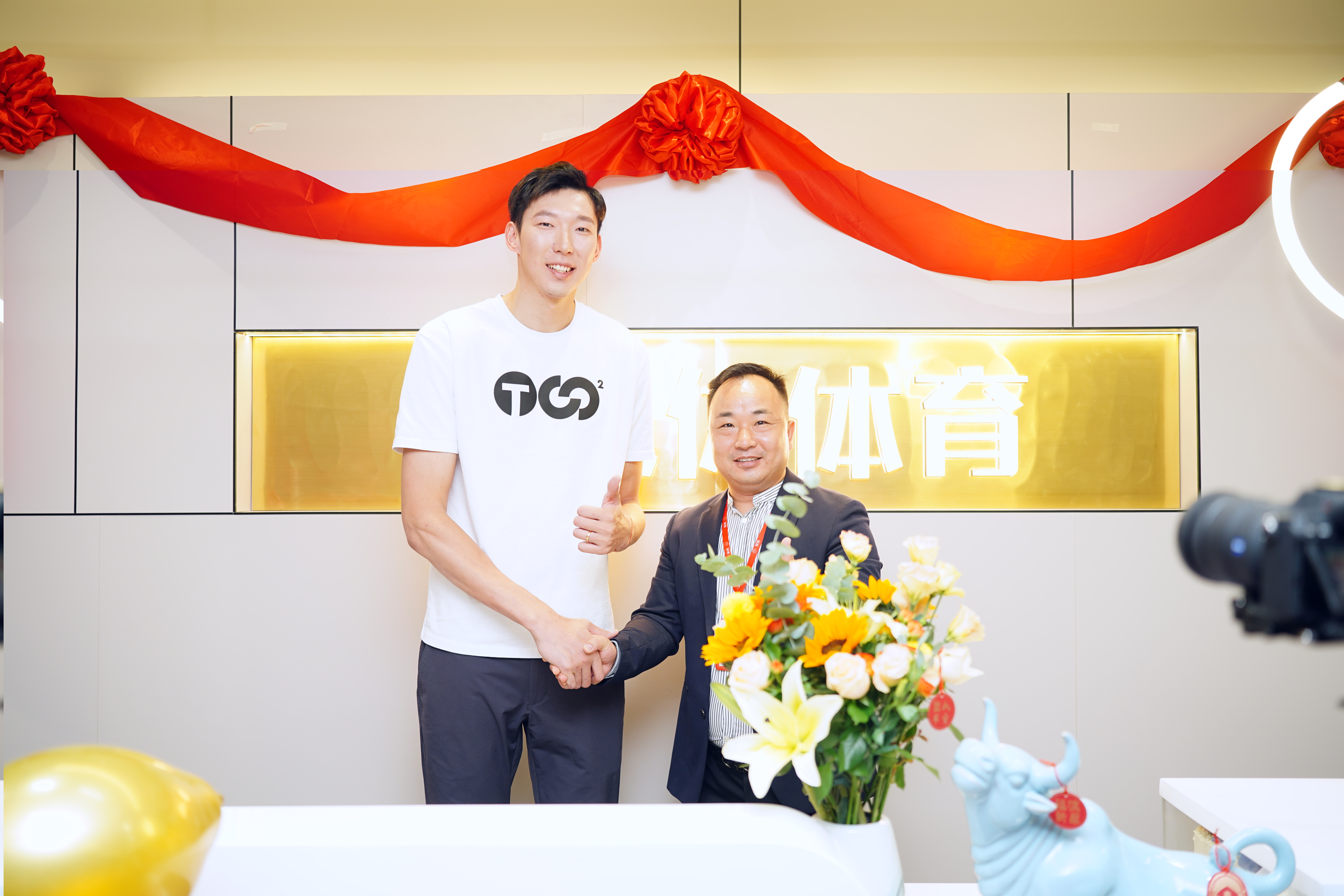 YP电子体育乔迁盛典隆重举行，代言人周琦出席典礼