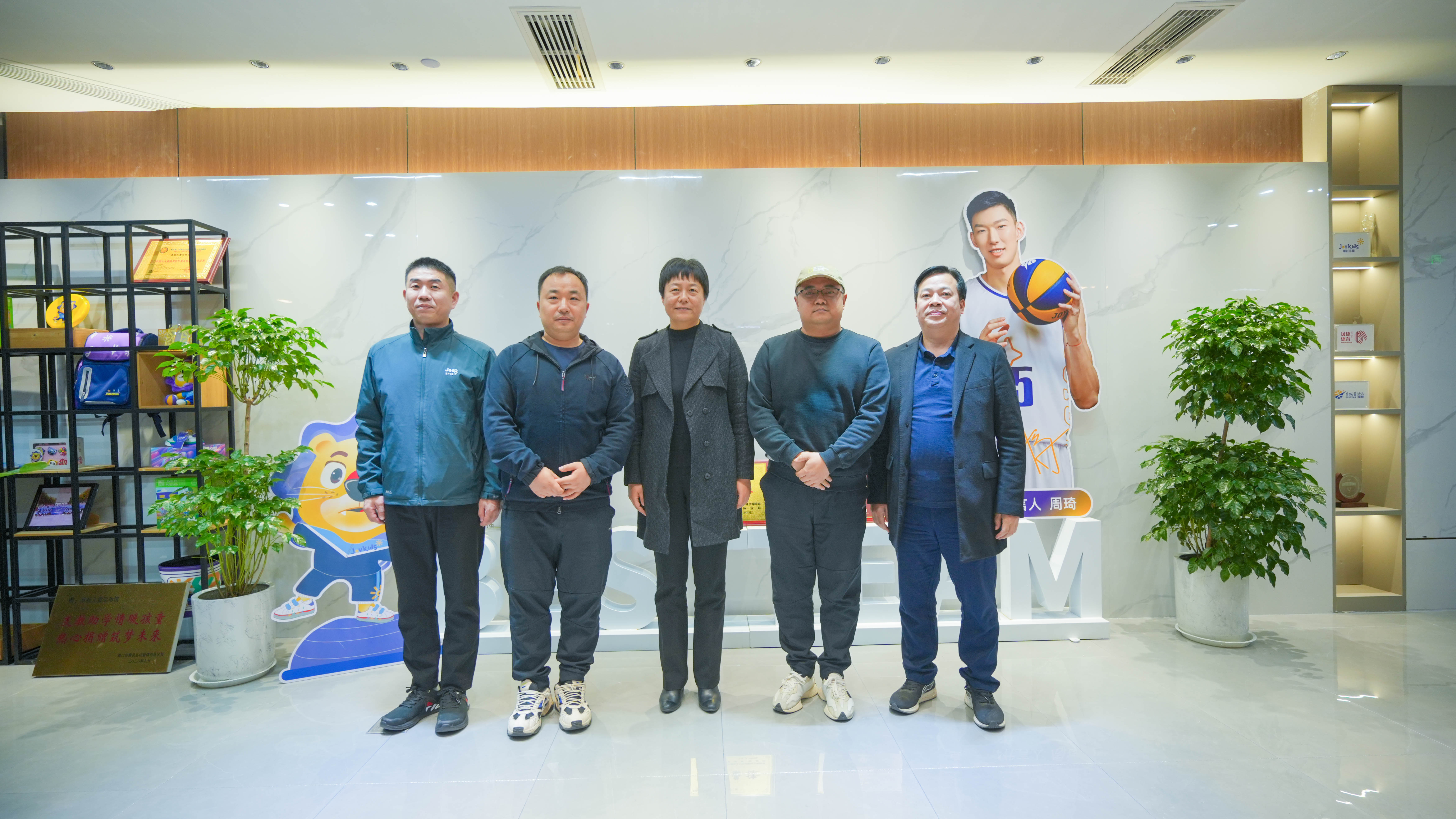 郑州市体育局党委书记、局长李雅一行，莅临YP电子体育调研指导